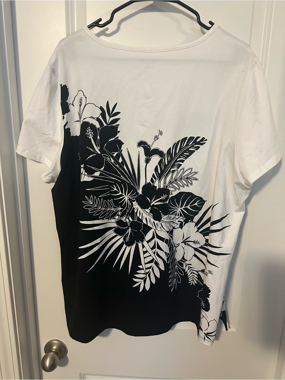 Women's Black & White Floral Graphic Tee - Picture 2 of 4